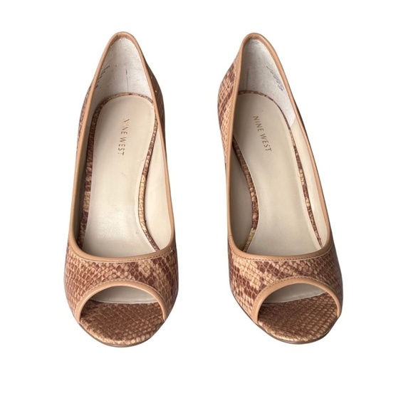 Nine West "Motocross" Peep Toe Tan Snakeskin Wedge Size 10 Includes Box - Picture 3 of 7